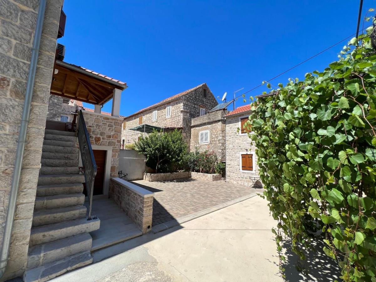 House Tia Villa Vrboska Buitenkant foto